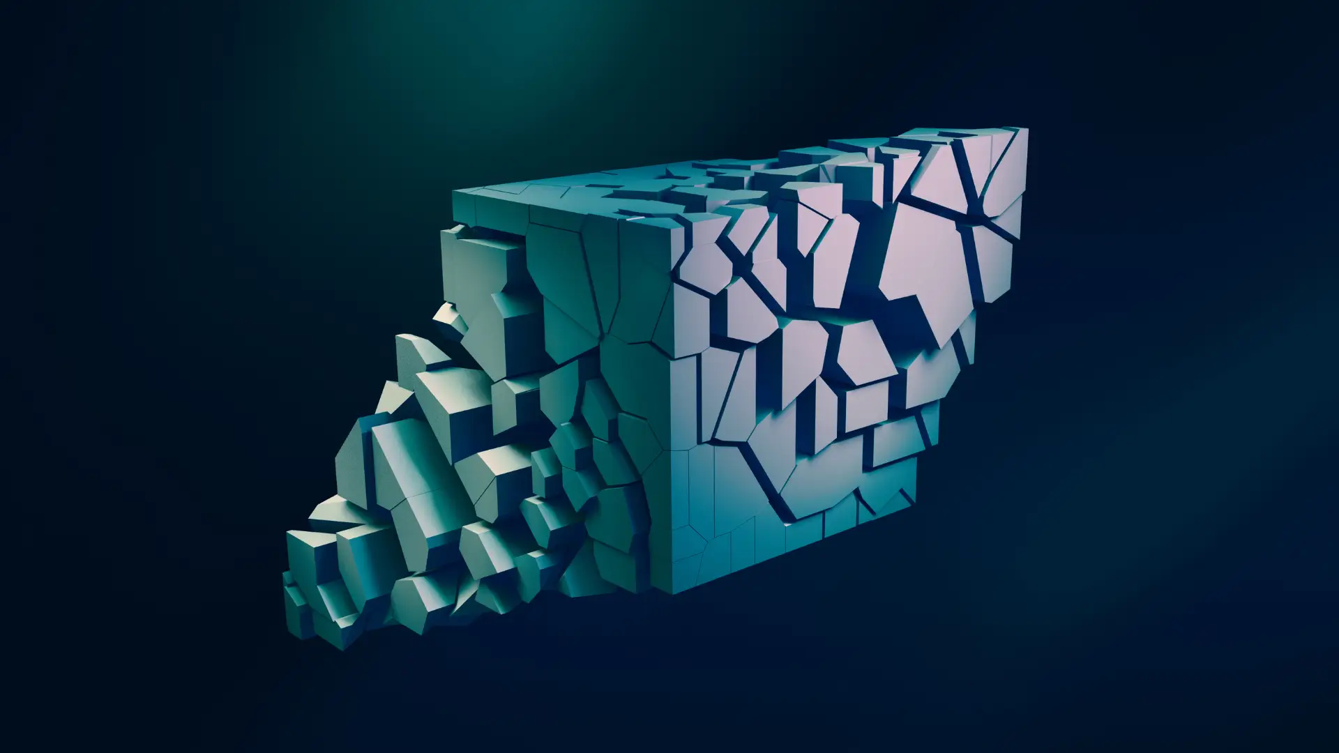 Bloc rectangulaire bleu-gris qui se fragmente en éclats polygonaux dispersés sur un fond bleu nuit